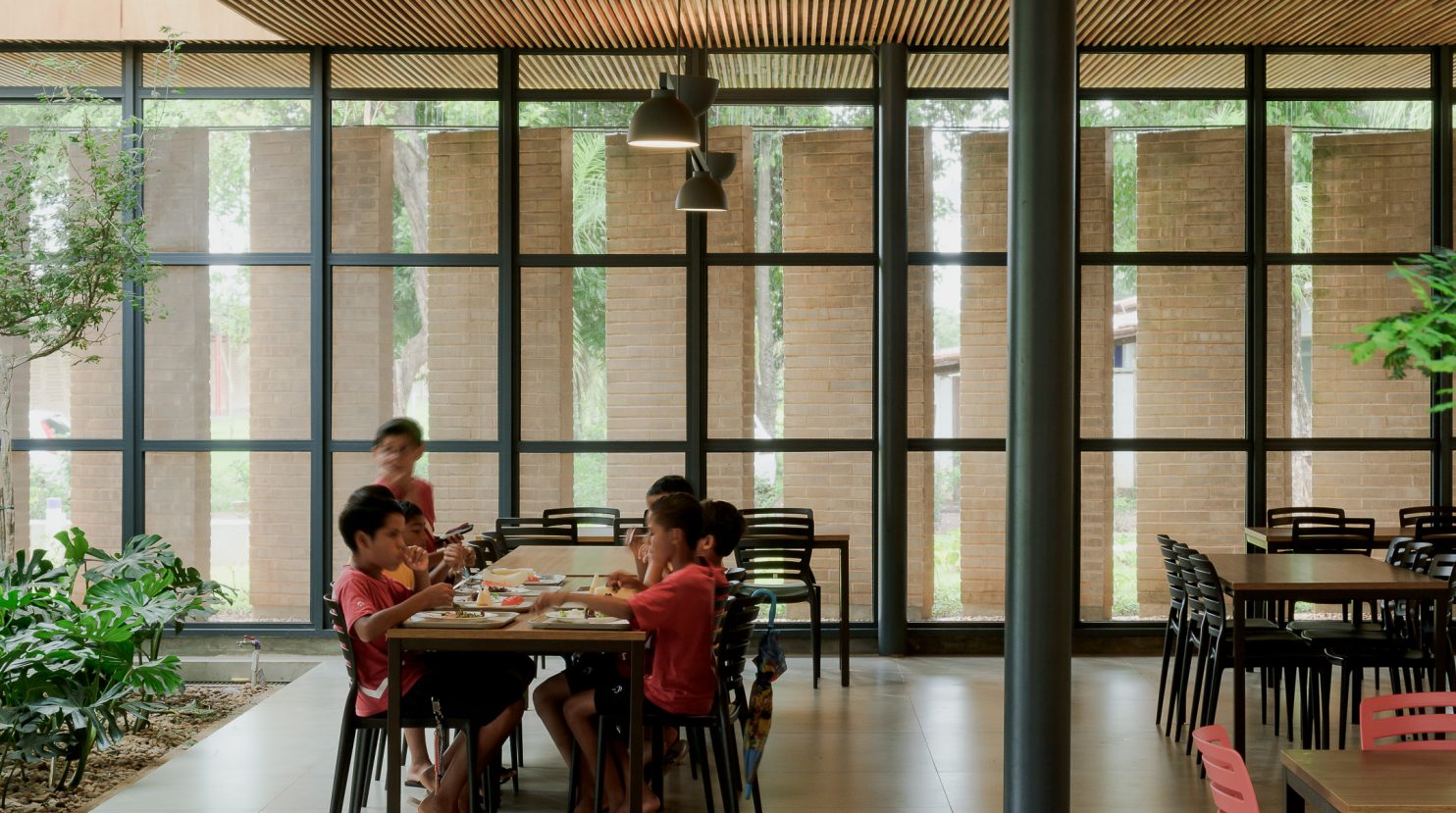 Dining Hall of the Canuanã Farm-School of Bradesco Foundation.